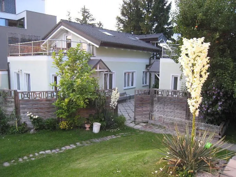 Ajo Apartements Vienna 3*,